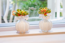 Load image into Gallery viewer, Glass Vase Flower White