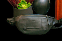 Load image into Gallery viewer, Pellegrino M Moon Bag