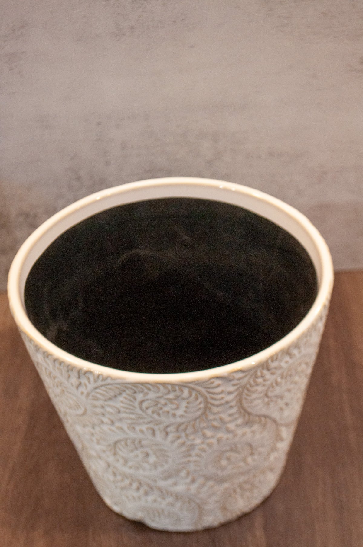 Ceramic Pot Cream w Gold