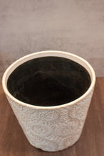 Load image into Gallery viewer, Ceramic Pot Cream w Gold
