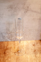 Load image into Gallery viewer, Optica Sparkling Wine 210ml 4pc
