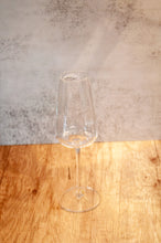 Load image into Gallery viewer, Optica Sparkling Wine 210ml 4pc
