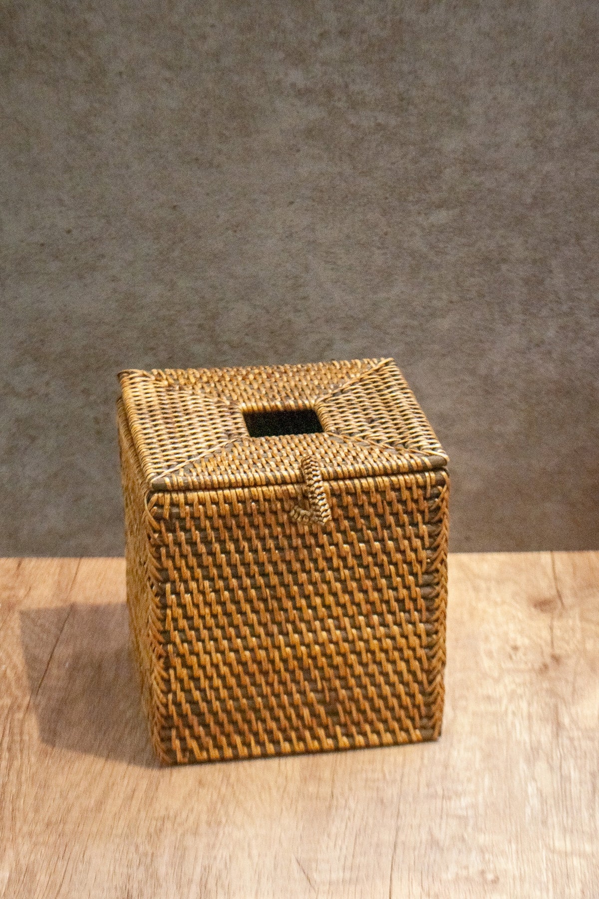 Rattan Tissue Box Square No Motif Antique