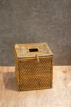 Load image into Gallery viewer, Rattan Tissue Box Square No Motif Antique
