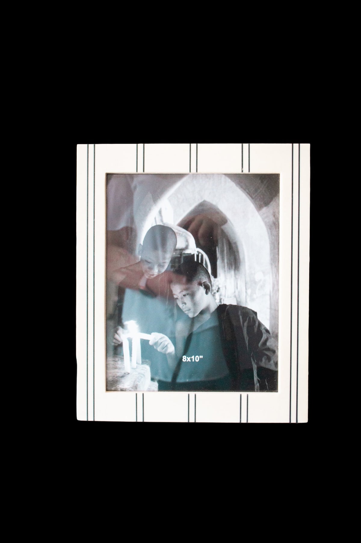 Frame Lrg Black and Ivory Resin