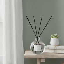 Load image into Gallery viewer, Stone Glow Diffuser 120ml 10 weeks Modern and Classic
