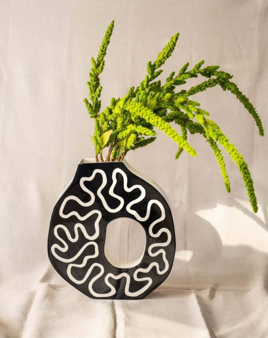 Pret-a-pot Vase - black with white doodle