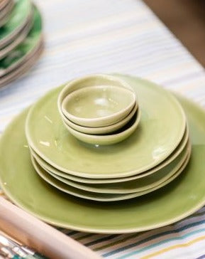 Ceramic dinner plate - lettuce leaf